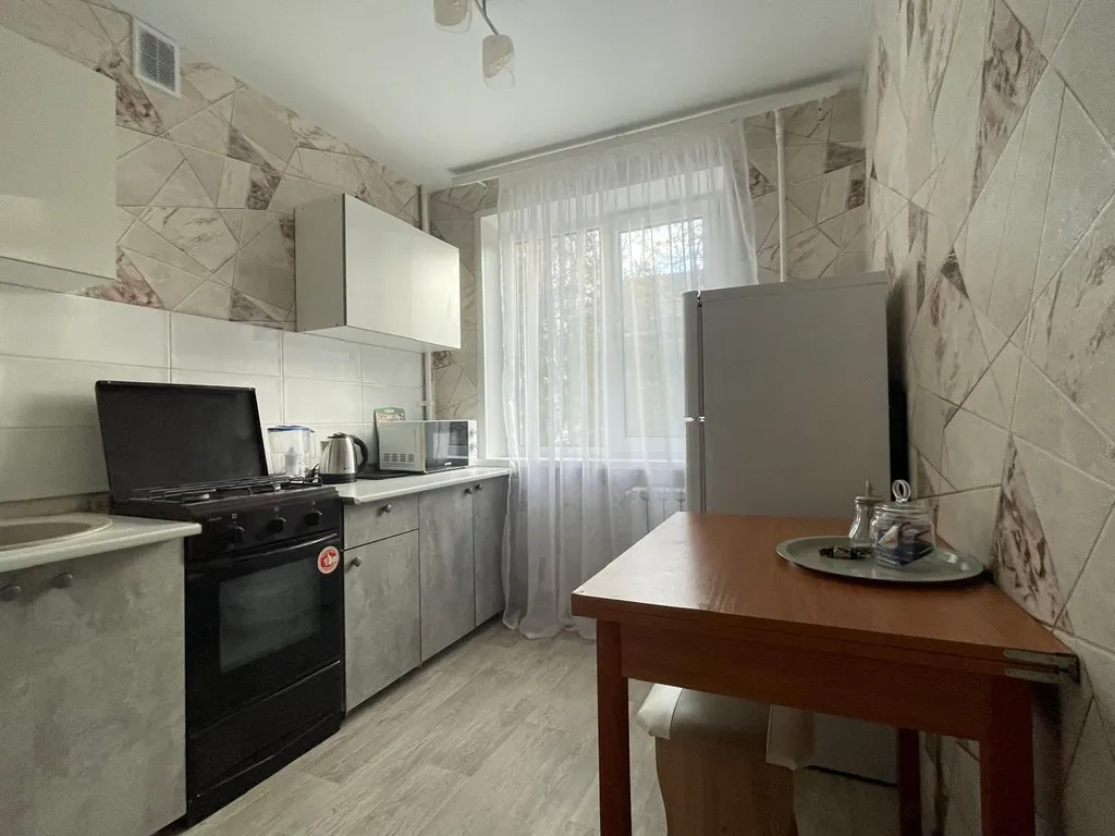 Квартира однокомнатная на улице Великанова, 32 м², Рязань — кухня
