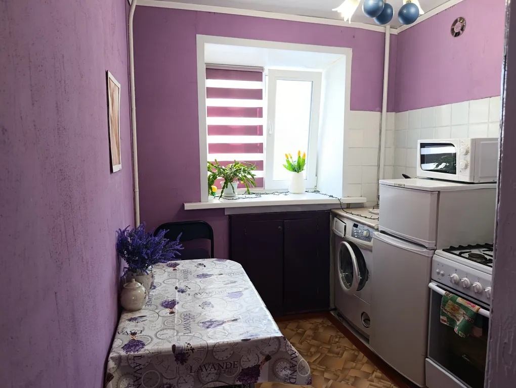 Квартира однокомнатная на улице Рыбинской, 37 м², Ярославль — кухня