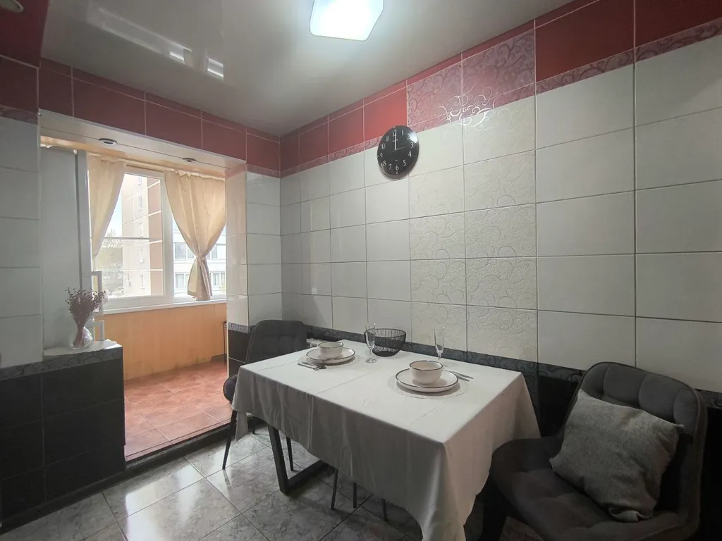 Квартира двухкомнатная на улице Ярославской, 55 м², Екатеринбург — кухня, фото 3