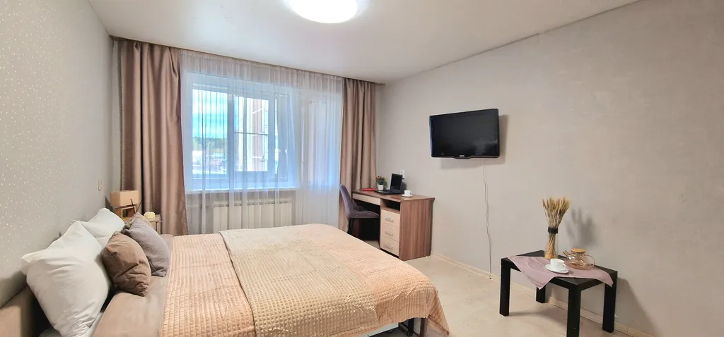 Квартира двухкомнатная на улице Ярославской, 55 м², Екатеринбург — спальня, фото 2