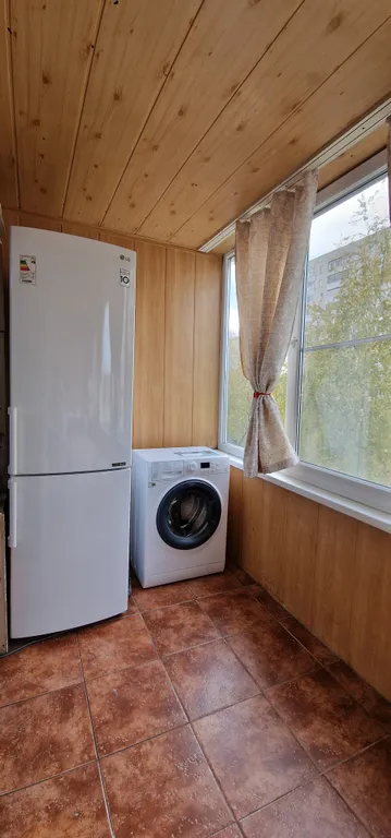 Квартира двухкомнатная на улице Ярославской, 55 м², Екатеринбург — кухня, фото 5