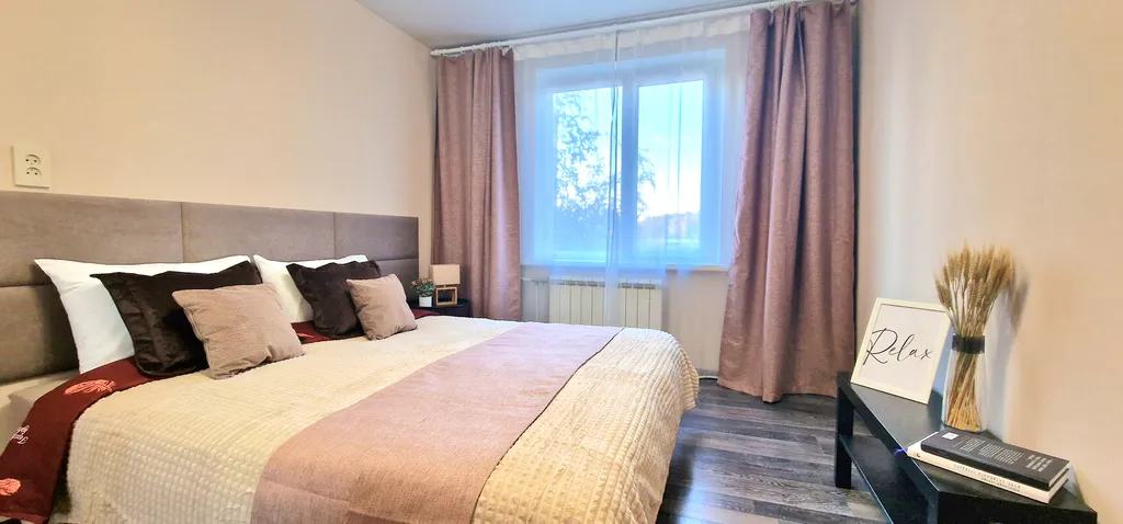 Квартира двухкомнатная на улице Ярославской, 55 м², Екатеринбург — спальня, фото 5