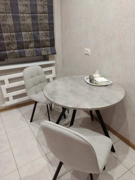 Квартира двухкомнатная на улице Чехова, 45 м², Таганрог — кухня