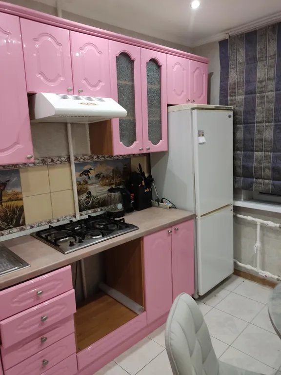 Квартира двухкомнатная на улице Чехова, 45 м², Таганрог — кухня, фото 3