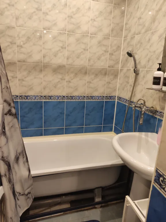 Квартира двухкомнатная на улице Чехова, 45 м², Таганрог — ванная комната, фото 2