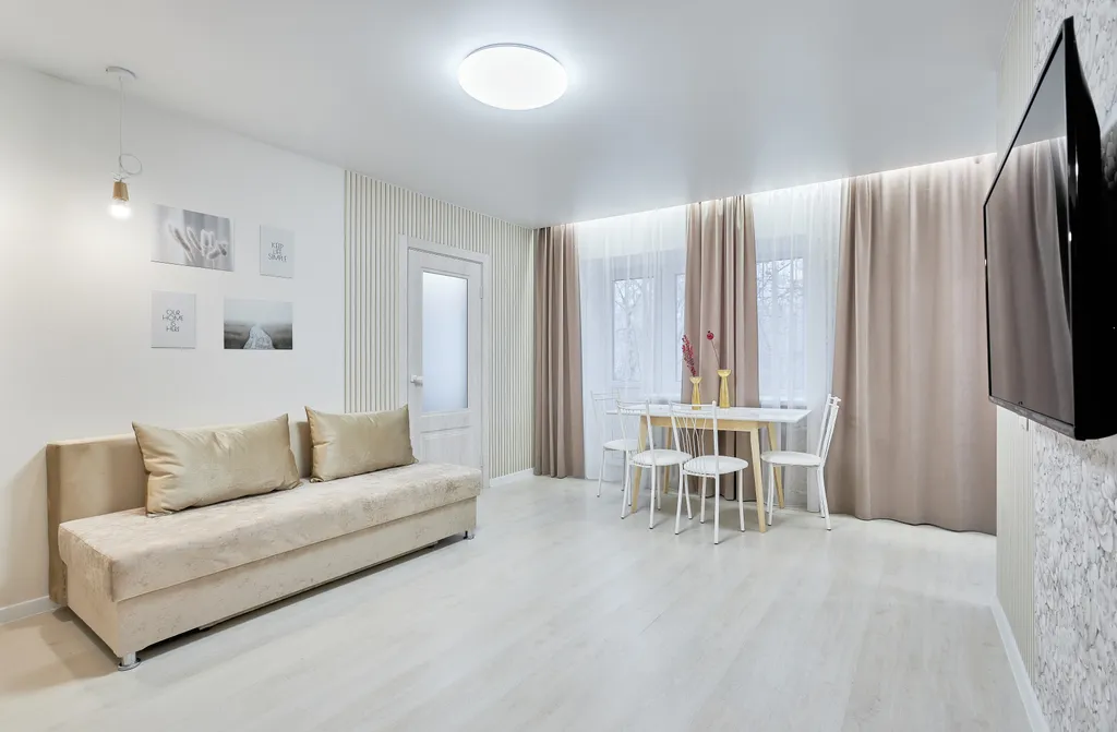Квартира двухкомнатная на улице Республики, 43 м², Тюмень — спальня, фото 2
