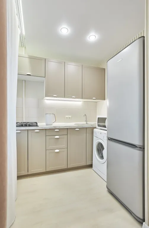 Квартира двухкомнатная на улице Республики, 43 м², Тюмень — кухня, фото 2