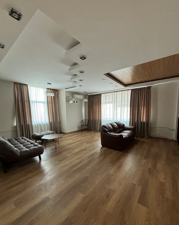 Квартира однокомнатная на улице Вокзальной, 90 м², Выборг — спальня, фото 2