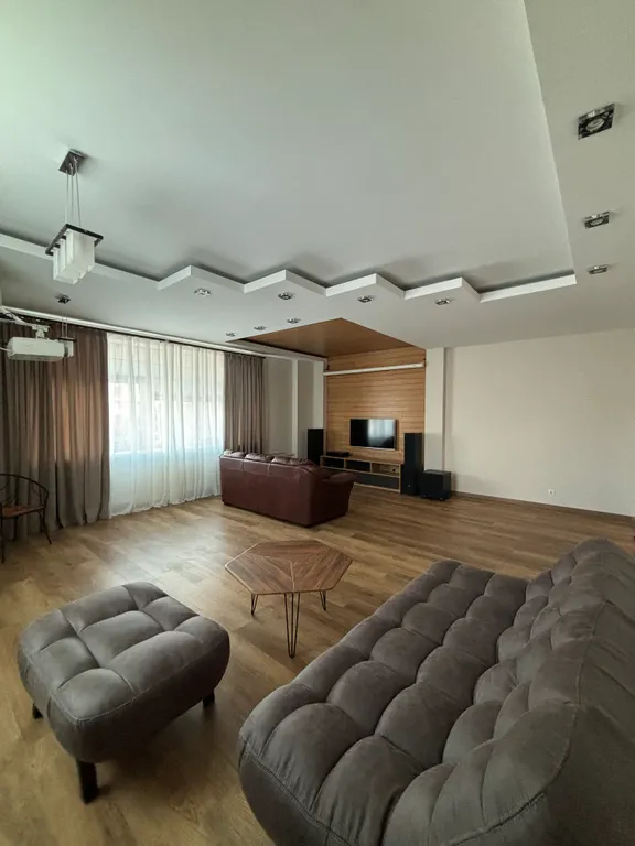 Квартира однокомнатная на улице Вокзальной, 90 м², Выборг — спальня, фото 3
