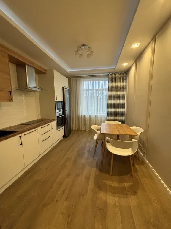 Квартира однокомнатная на улице Вокзальной, 90 м², Выборг — кухня