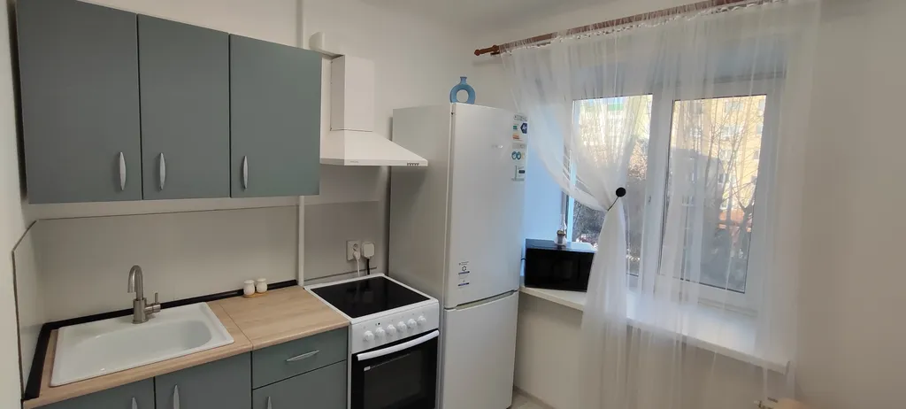 Квартира однокомнатная на улице Республики, 31 м², Тюмень — кухня, фото 2