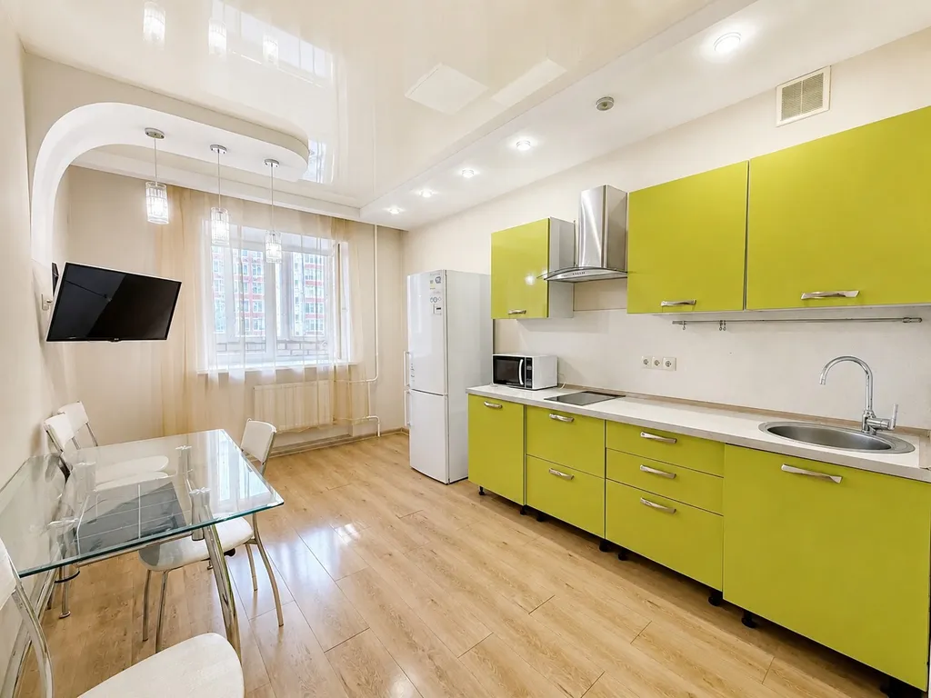Квартира однокомнатная на улице Минской, 52 м², Тюмень — кухня