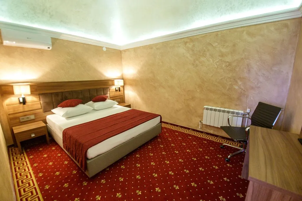 Двухместный номер с 1 кроватью люкс двухкомнатный — BellHotel, фото 1 из 5