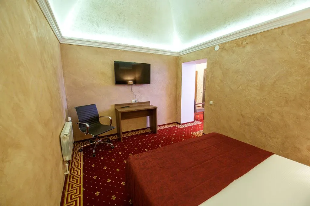 Двухместный номер с 1 кроватью люкс двухкомнатный — BellHotel, фото 3 из 5