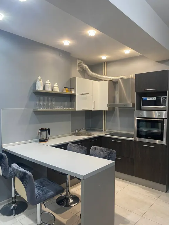 Квартира двухкомнатная в Октябрьском, 58 м², Иркутск — кухня, фото 2