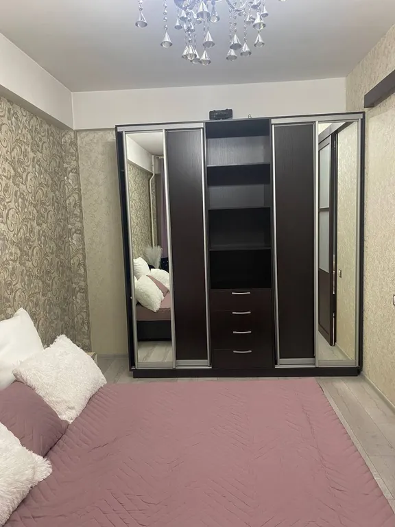 Квартира двухкомнатная в Октябрьском, 58 м², Иркутск — спальня, фото 5