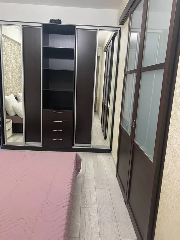 Квартира двухкомнатная в Октябрьском, 58 м², Иркутск — спальня, фото 6