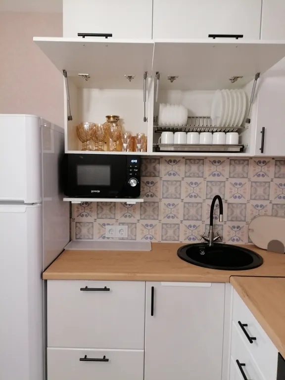 Квартира двухкомнатная в Кировском, 51 м², Волгоград — кухня, фото 6