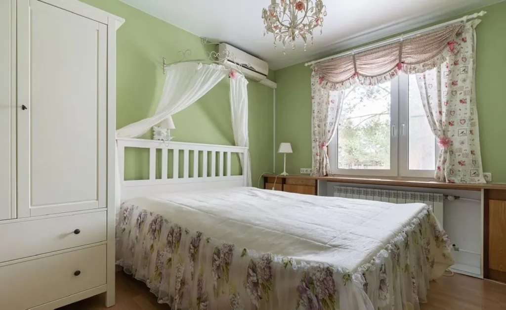 Дом просторный на пруду