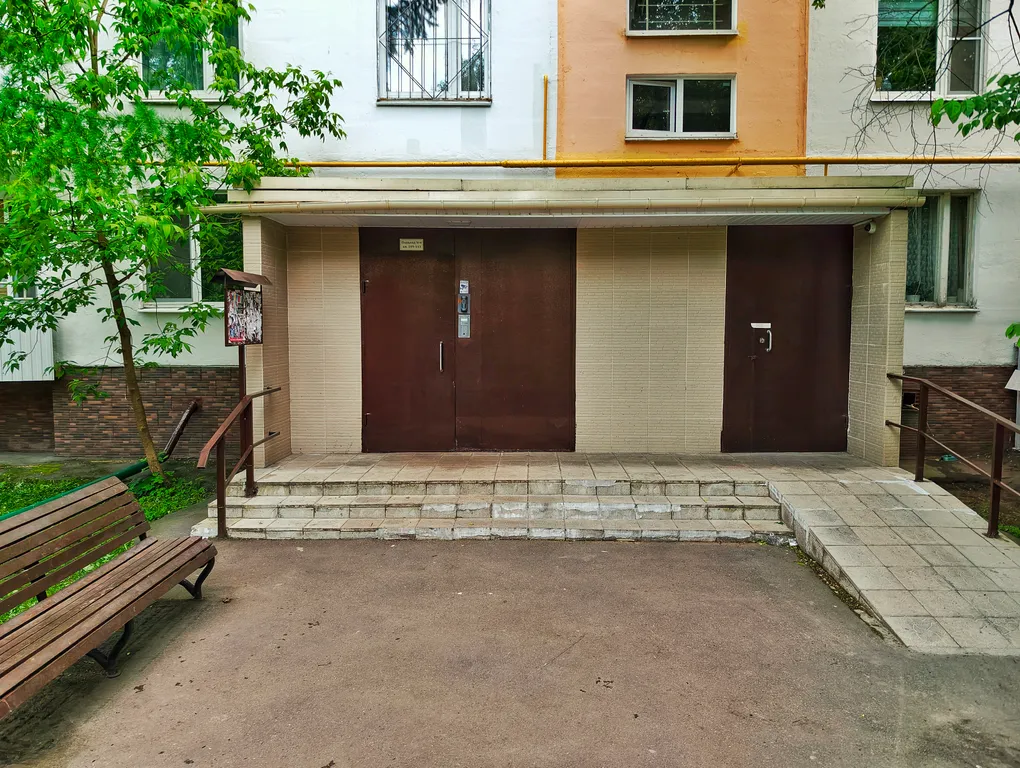 Квартира однокомнатная у Южной, в Чертаново Северное, 34 м², Москва — двор