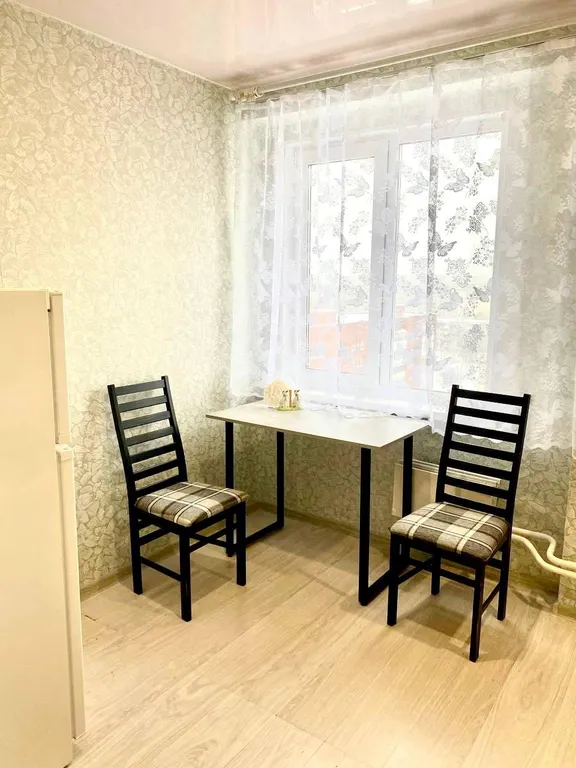 Квартира однокомнатная у метро Проспект Космонавтов, 37 м², Екатеринбург — кухня, фото 2