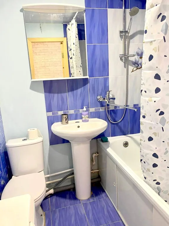 Квартира однокомнатная у метро Проспект Космонавтов, 37 м², Екатеринбург — ванная комната