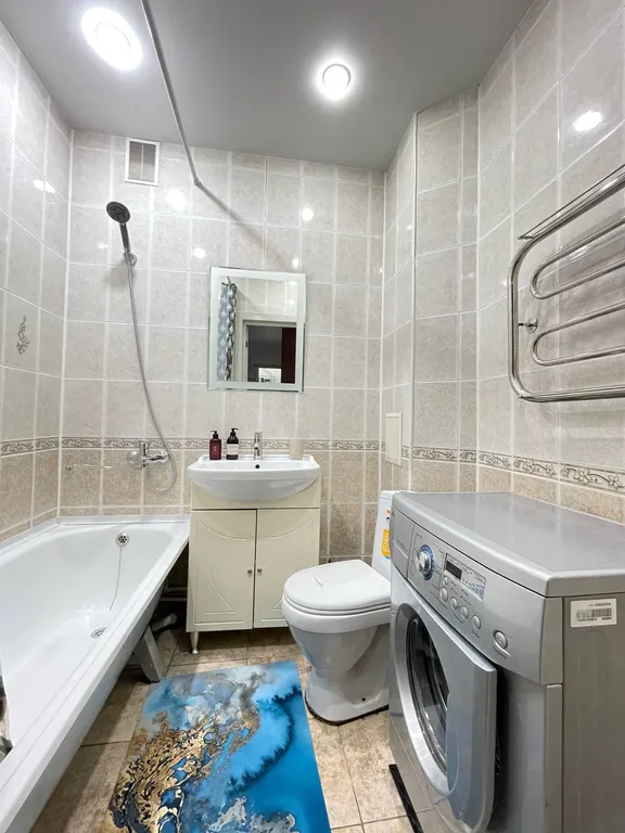 Квартира однокомнатная у Площади Габдуллы Тукая, в Вахитовском, 44 м², Казань — ванная комната