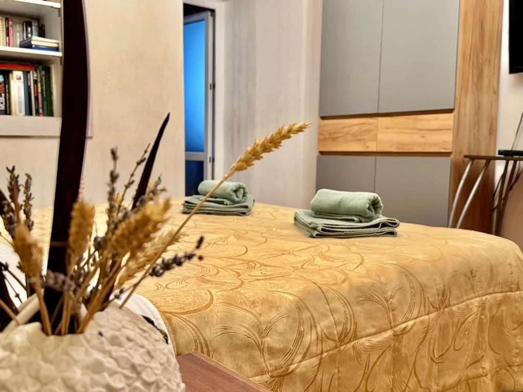 Апартаменты двухкомнатные на проспекте Кирова, 38 м², Пятигорск — спальня, фото 4