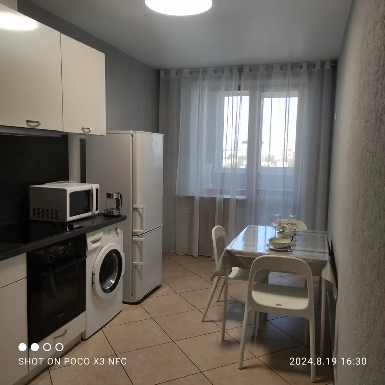 Квартира однокомнатная в Железнодорожном, 48 м², Самара — кухня, фото 3