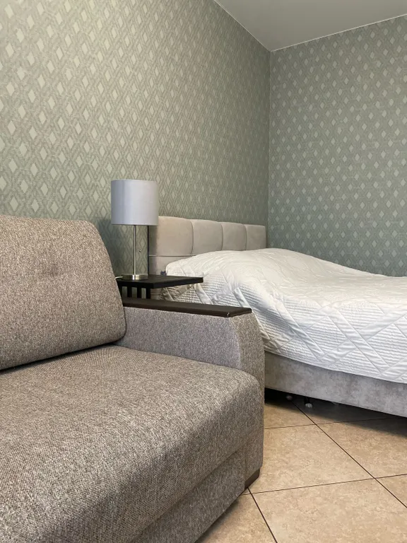 Квартира однокомнатная в Железнодорожном, 48 м², Самара — спальня, фото 2