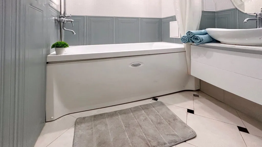 Квартира двухкомнатная у Российской, в Октябрьском, 53 м², Самара — ванная комната