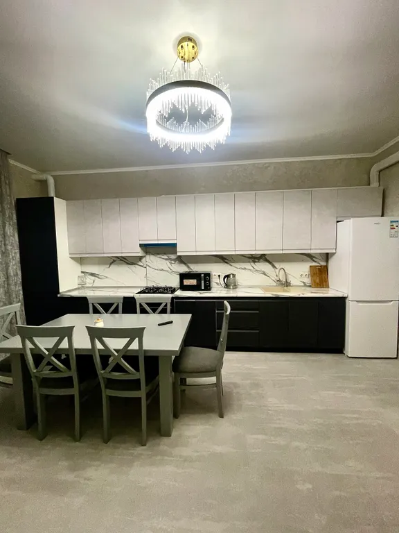 Квартира двухкомнатная на улице Луначарского, 95 м², Ессентуки — кухня, фото 5