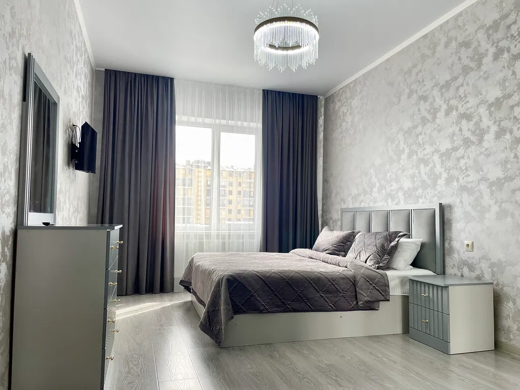 Квартира двухкомнатная на улице Луначарского, 95 м², Ессентуки — спальня, фото 8
