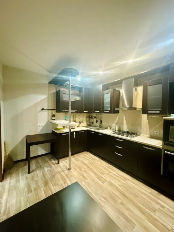 Квартира двухкомнатная у Горьковской, в Кузнечихе, 72 м², Нижний Новгород — кухня, фото 4