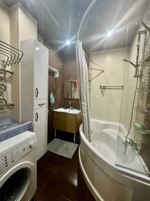 Квартира двухкомнатная у Горьковской, в Кузнечихе, 72 м², Нижний Новгород — ванная комната, фото 2