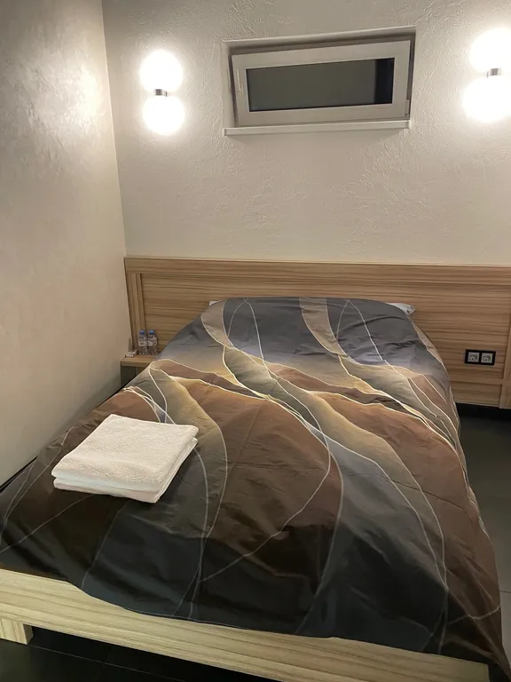 Коттедж 4-местный на улице Железнодорожной, 150 м², Псков — спальня, фото 2