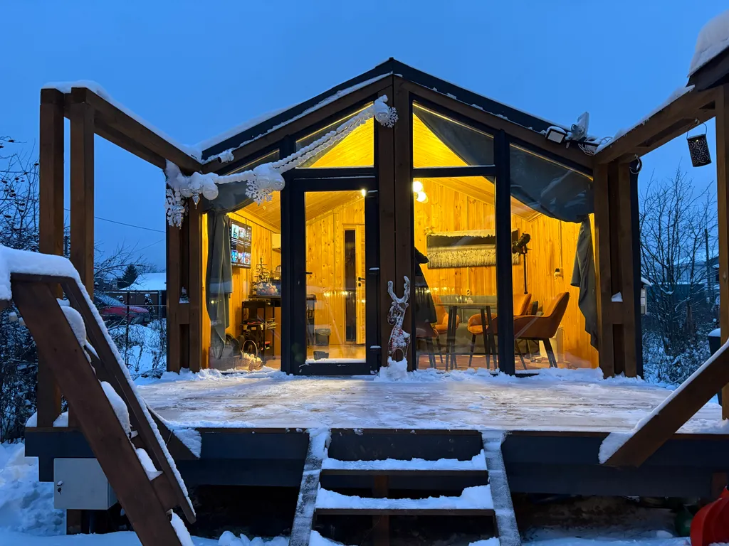 Уютный дом у леса