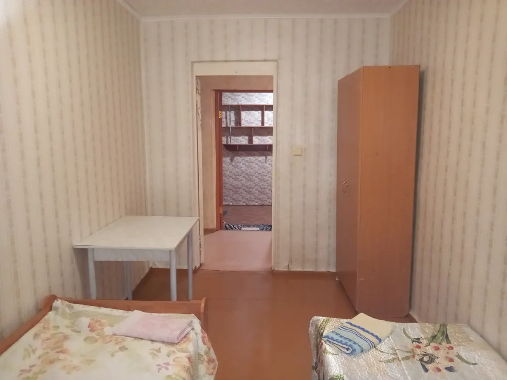 Квартира трёхкомнатная на улице Дзержинского, 82 м², Емва — спальня