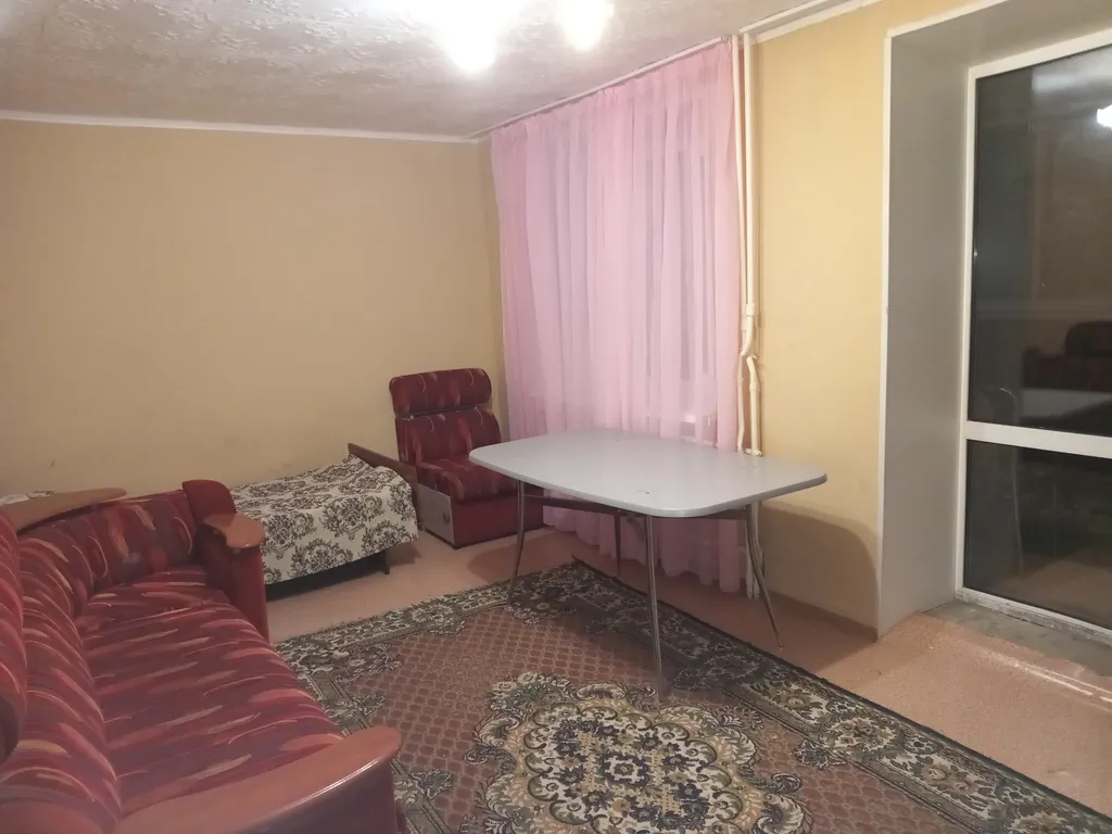 Квартира трёхкомнатная на улице Дзержинского, 82 м², Емва — спальня, фото 2