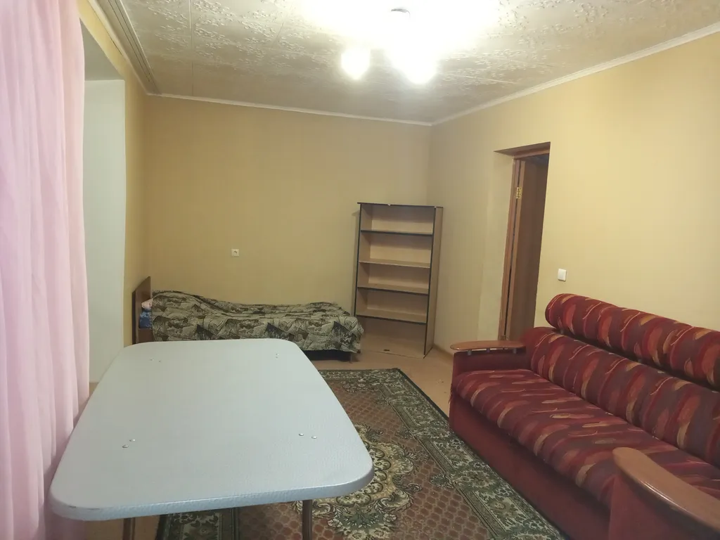 Квартира трёхкомнатная на улице Дзержинского, 82 м², Емва — спальня, фото 3