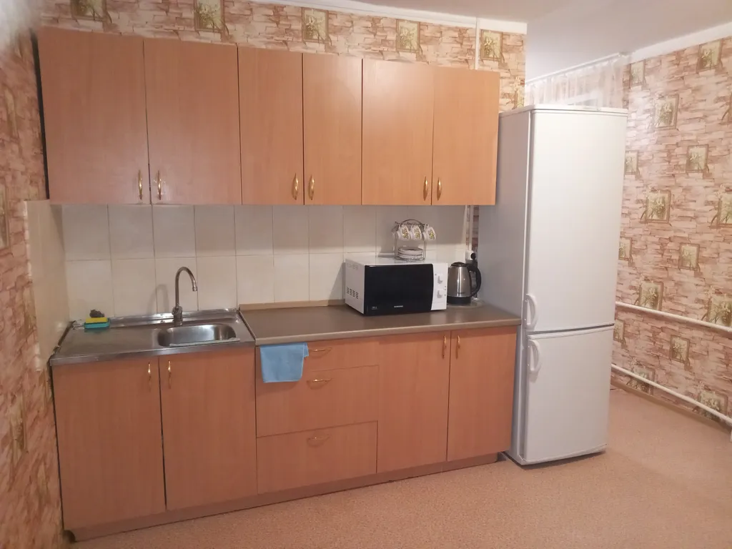 Квартира трёхкомнатная на улице Дзержинского, 82 м², Емва — кухня, фото 2