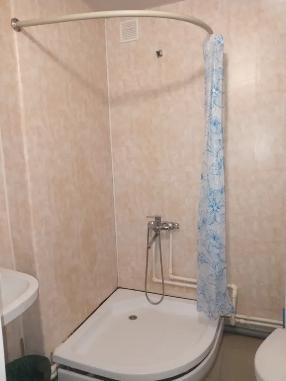 Квартира трёхкомнатная на улице Дзержинского, 82 м², Емва — ванная комната