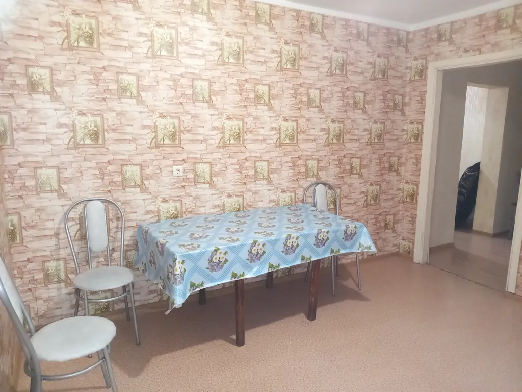Квартира трёхкомнатная на улице Дзержинского, 82 м², Емва — кухня, фото 3