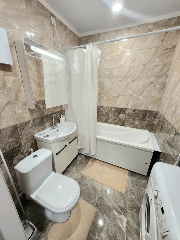 Квартира однокомнатная на бульваре Комарова, 40 м², Ростов-на-Дону — ванная комната, фото 2