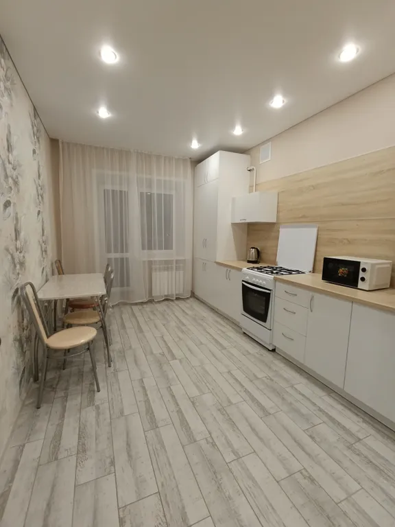 Квартира двухкомнатная на улице Молокозаводской, 60 м², Арзамас — кухня