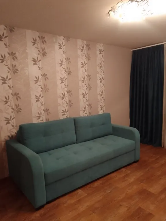 Квартира трёхкомнатная на улице Курчатова, 60 м², Саров — спальня, фото 2