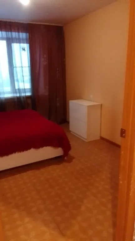 Квартира трёхкомнатная на улице Курчатова, 60 м², Саров — спальня, фото 3