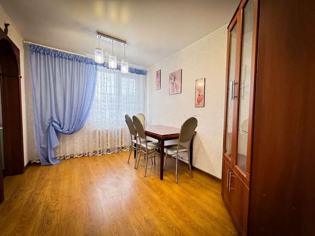 Квартира трёхкомнатная на проспекте 50 лет Октября, 70 м², Сызрань — кухня