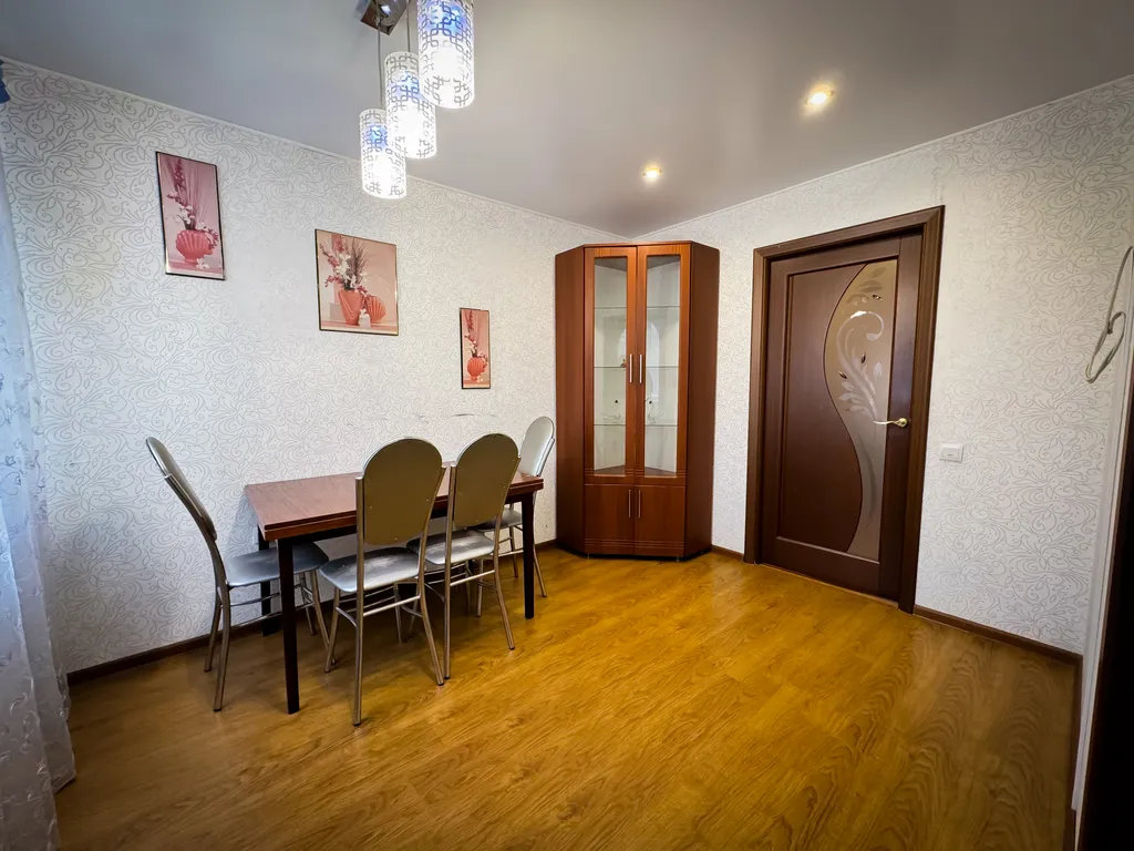 Квартира трёхкомнатная на проспекте 50 лет Октября, 70 м², Сызрань — кухня, фото 2