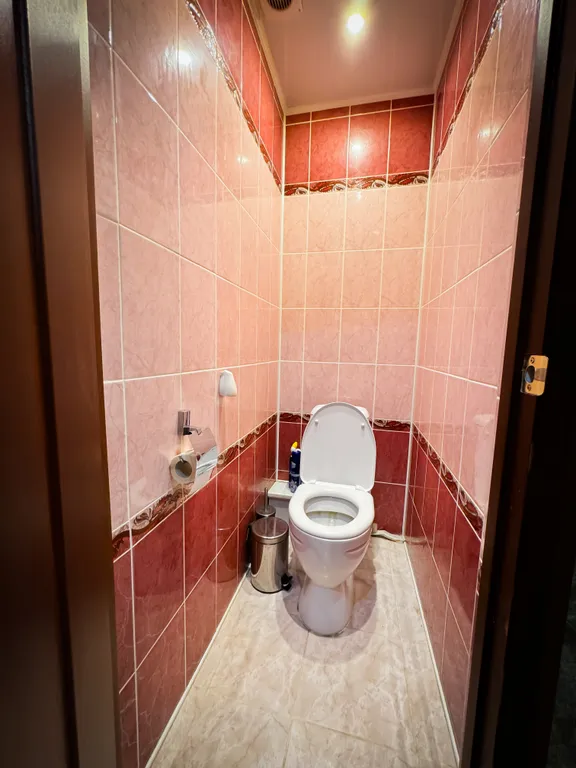 Квартира трёхкомнатная на проспекте 50 лет Октября, 70 м², Сызрань — ванная комната